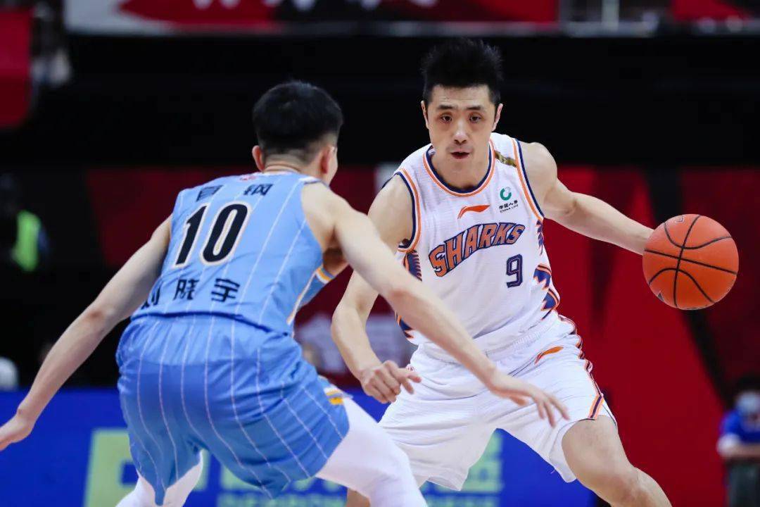 全明星赛赛程吃紧，上海久事今晚调整名单，悬念犹存，赛程密集仍需轮换(上海久事最新赛程直播)