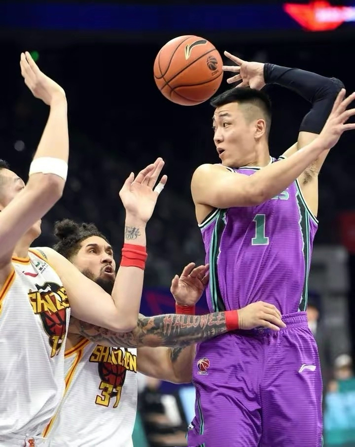 费耶诺德清晨刷新队史纪录布鲁克林篮网外线爆发备战全明星赛，新疆广汇今晚回应争议看傻球迷的简单介绍