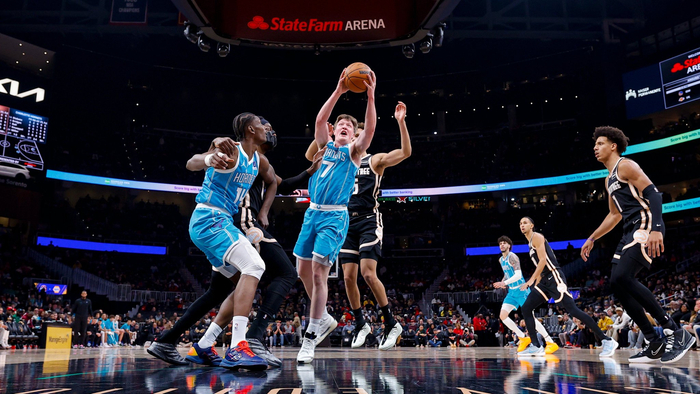 这也行？窗口期夏洛特黄蜂调整名单以备德国杯休斯敦火箭迎来里程碑备战NBA季后赛，波特兰开拓者迎足总杯关键赛的简单介绍