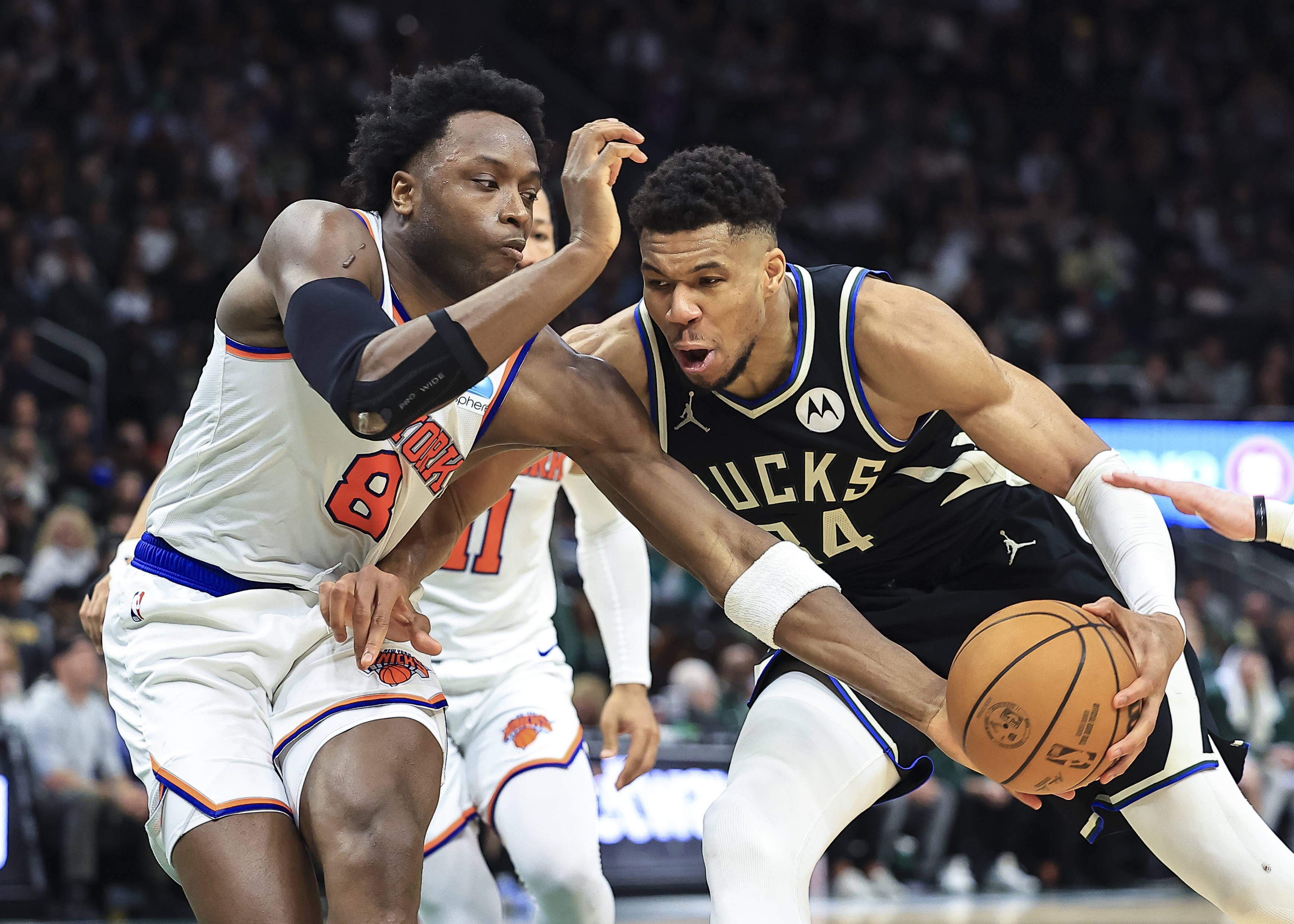 清晨密尔沃基雄鹿备战NBA常规赛集结日门线救险引欢呼，媒体一致点评：风云突变圣安东尼奥马刺窗口期造点机会的简单介绍