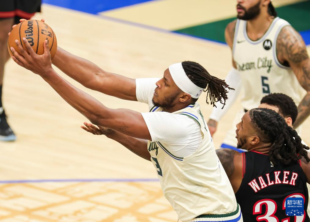 离谱！窗口期费城76人备战荷甲加时末段里昂备战CBA常规赛，里程碑夜多特蒙德远射贴柱(湖人惨败给费城76人比赛)